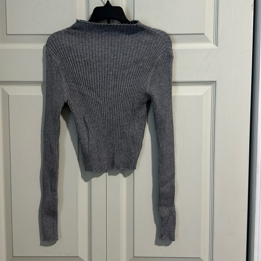 Gray Long Sleeve Cropped Sweater -SHEIN Medium- Bundles and Offers Welcome - Picture 1 of 3